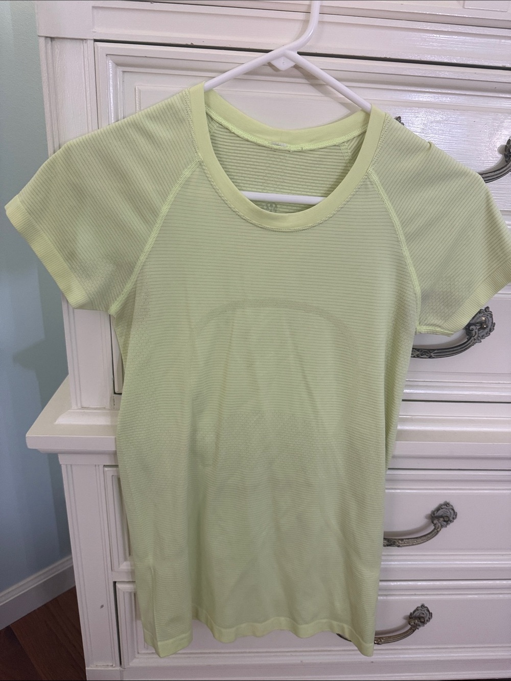 Lululemon swirly tech light green short sleeve